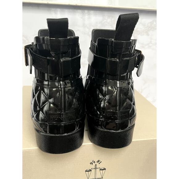 Hunter Refined Gloss Quilt Chelsea boots in black, size 8 - Picture 4 of 13